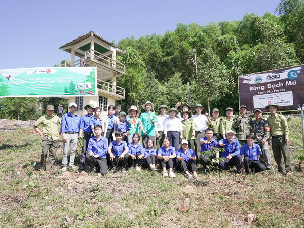Kỷ niệm 63 năm ngày Lâm nghiệp Việt Nam, hoa hậu H,Hen Niê cùng với Gaia tham gia trồng rừng tại Vườn quốc gia Bạch Mã 