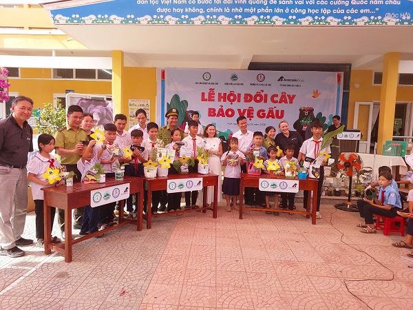 Vườn quốc gia Bạch Mã đã phối hợp với Tổ chức Động vật Châu Á tổ chức thành công chương trình đầy ý nghĩa mang tên 