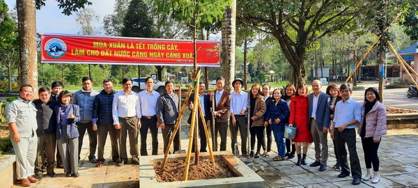 Vườn quốc gia Bạch Mã tổ chức trồng cây mừng Đảng mừng xuân 2023