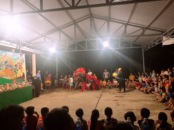 Chi đoàn Vườn quốc gia Bạch Mã phối hợp với chi đoàn Tổ dân phố 9, thị trấn Phú Lộc tổ chức đêm trung thu cho các em thiếu nhi