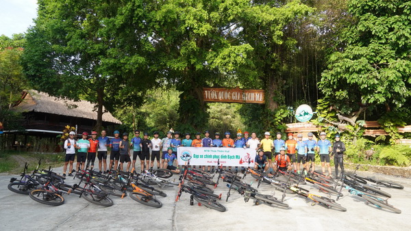 Hội xe đạp địa hình (MTB) Thừa Thiên Huế đạp xe chinh phục đỉnh Bạch Mã
